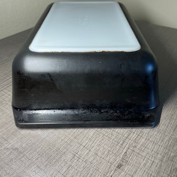 Black and White Snowflake Pyrex 575 B 2 quart Space saver - Picture 5 of 16